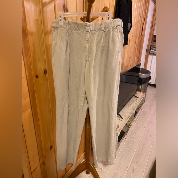 Lands’ End Traditional Fit Men’s Corduroy Khaki Pants - Picture 4 of 9